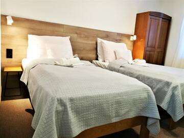 Фото номера Стандартный двухместный номер с 2 отдельными кроватями Отель Hotel Protea г. Болеславец 2
